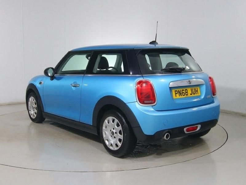 Begagnad Mini ONE Hatch 2018 Blå Halvkombi
