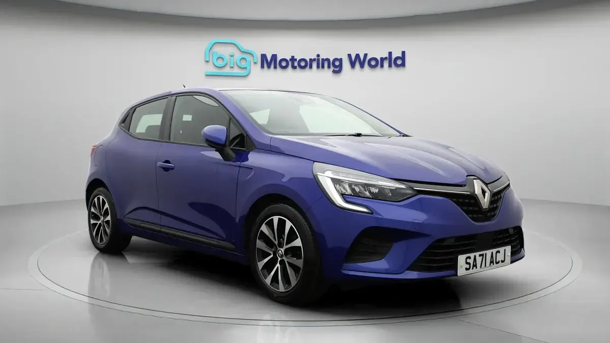 Used Renault Clio Iconic 90 HP (66 kW) 2022 Hatchback