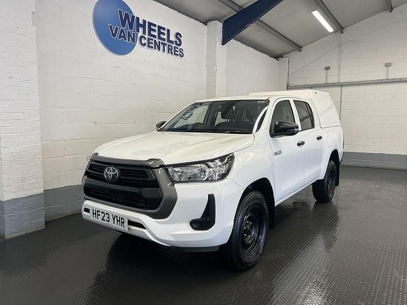 Used Toyota HiLux Active 150 HP (110 kW) 2023 White Pickup
