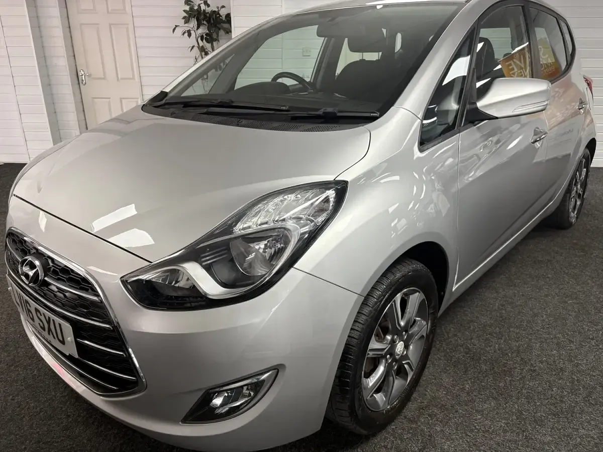 Used Hyundai ix20 SE 125 HP (91 kW) 2016 Silver Hatchback