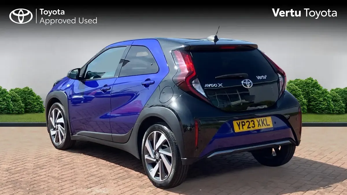 Used Toyota Aygo X 72 HP (52 kW) 2023 Juniper blue bitone (metallic paint) SUV