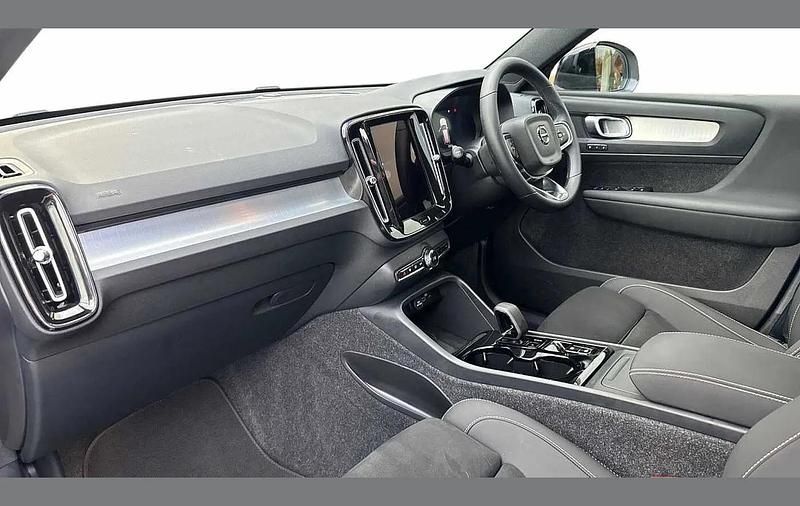 Used Volvo XC40 Plus 194 HP (142 kW) 2025 White SUV