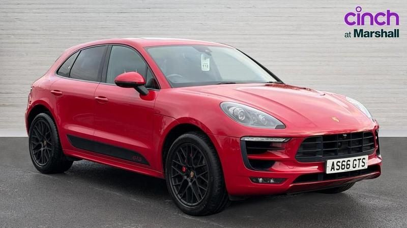 Used Porsche Macan 360 HP (264 kW) 2016 Red SUV