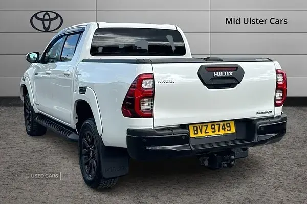 Gebraucht Toyota HiLux 201 PS (147 kW) 2021 Weiß Pickup