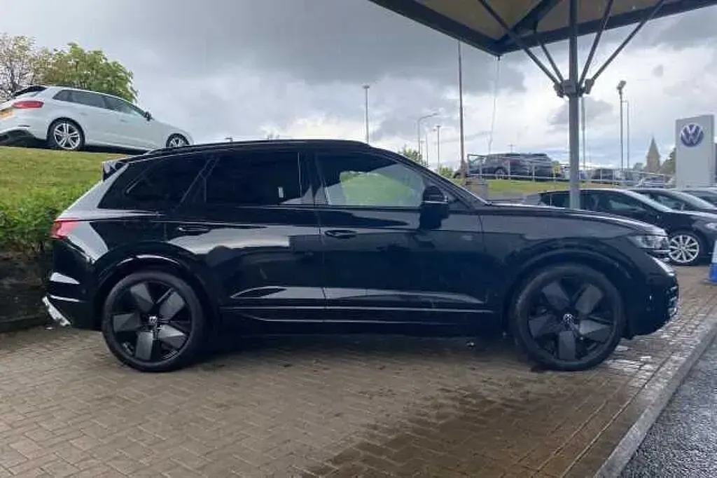 Used VW Touareg Black Edition 286 HP (210 kW) 2024 Black SUV