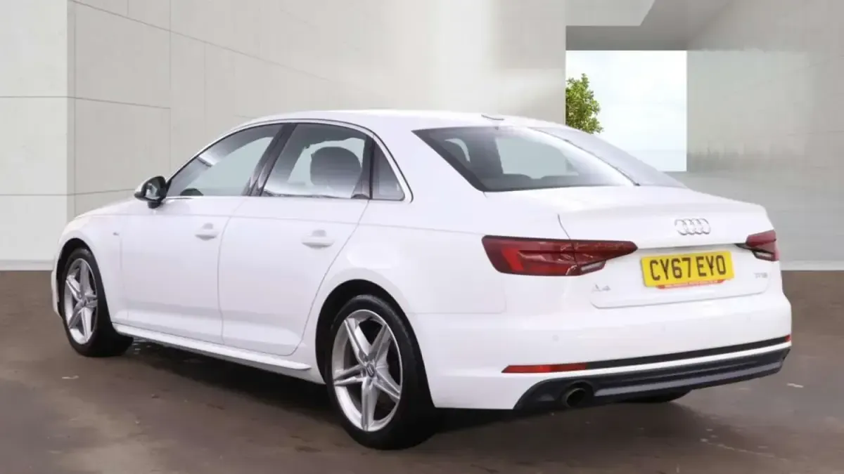 Begagnad Audi A4 S-Line 150 HK (110 kW) 2017 Vit Sedan