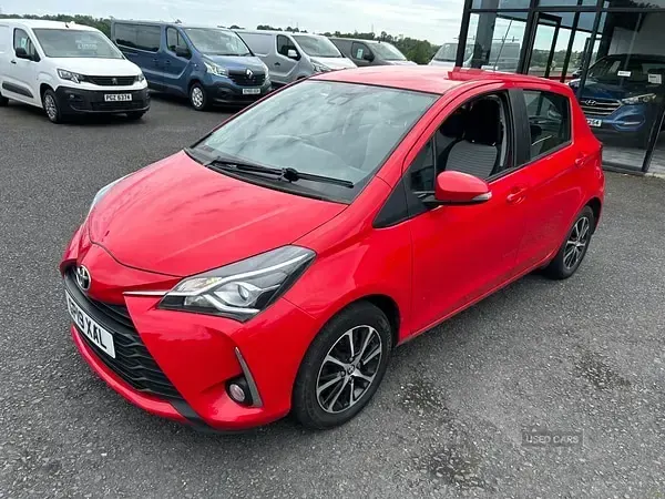 Used Toyota Yaris 111 HP (81 kW) 2019 Red Hatchback