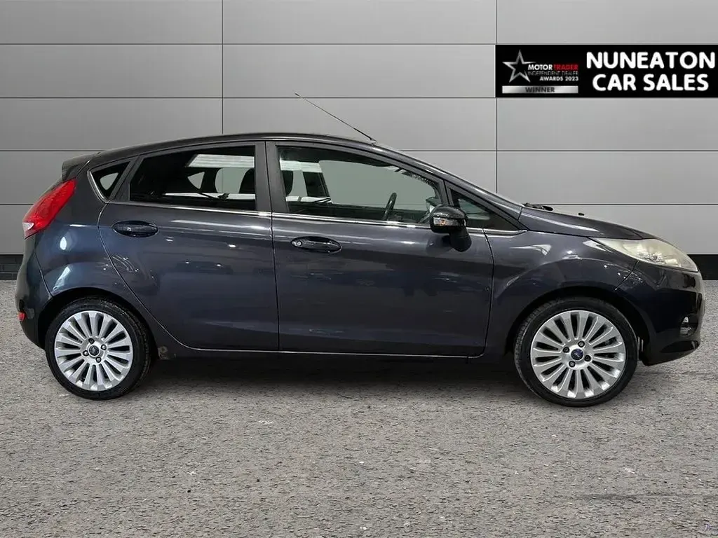 Used Ford Fiesta Titanium 94 HP (69 kW) 2010 Grey Hatchback