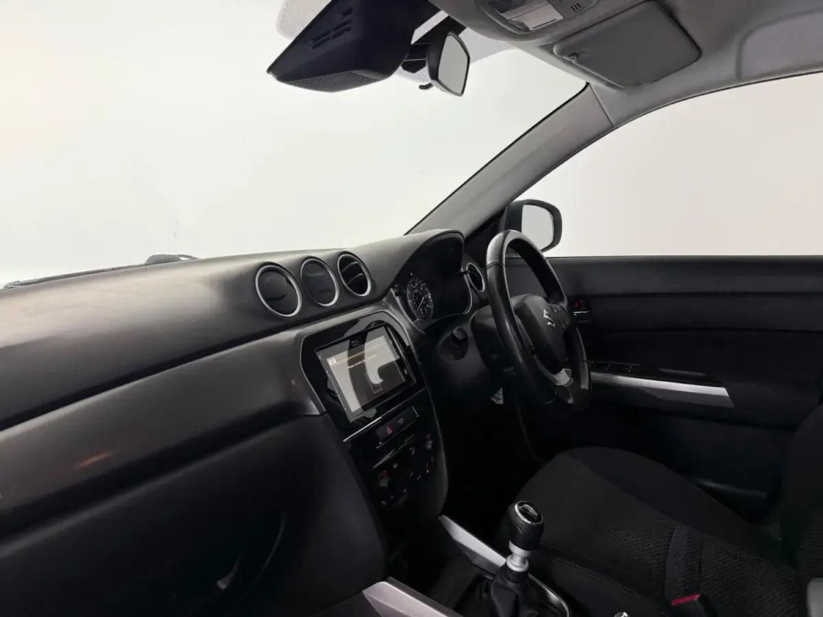 Used Suzuki Vitara SZ-T 129 HP (94 kW) 2022 White SUV