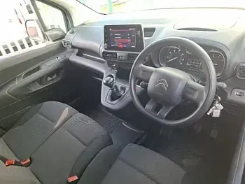 Used Citroën Berlingo 100 HP (73 kW) 2024 White MPV
