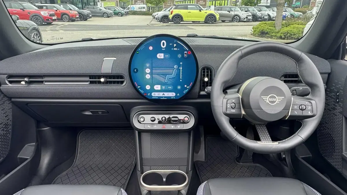 Begagnad Mini Cooper 118 kW (161 HK) 2025 Silver Halvkombi