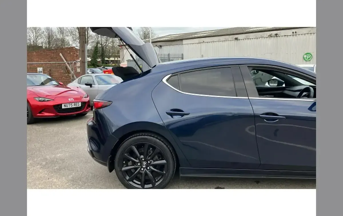 Used Mazda 3 Inclusive 180 HP (132 kW) 2020 Blue Hatchback