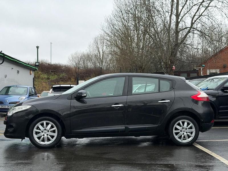 Used Renault Mégane III Privilege 106 HP (77 kW) 2010 Black Hatchback