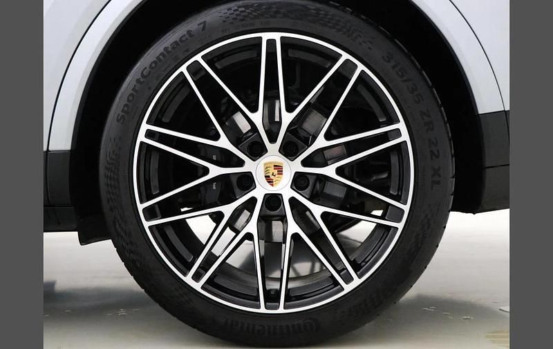 Used Porsche Cayenne 348 HP (255 kW) 2023 Silver SUV