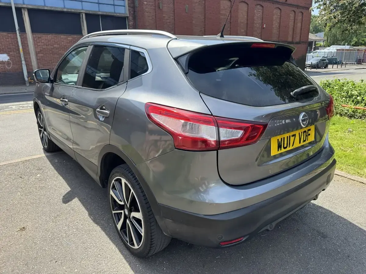 Used Nissan Qashqai Tekna 110 HP (80 kW) 2017 Grey SUV