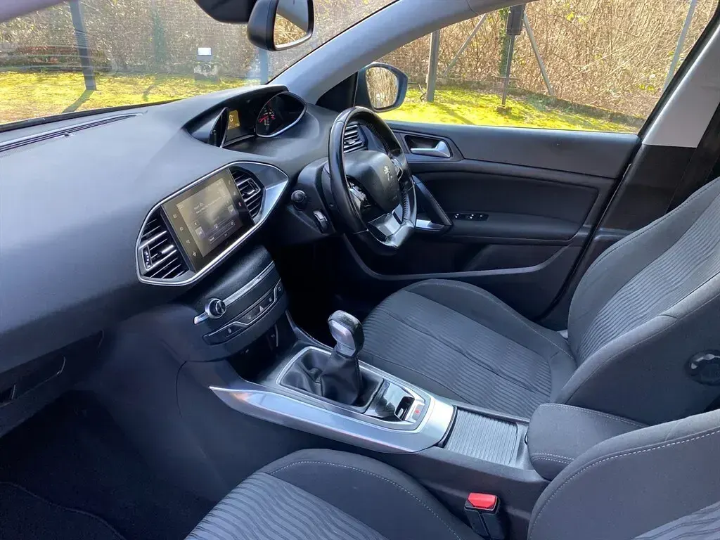 Used Peugeot 308 Active 100 HP (73 kW) 2016 Grey Hatchback