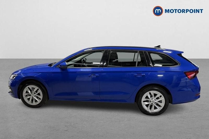 Begagnad Skoda Octavia SE Technology 2023 Blå Kombi