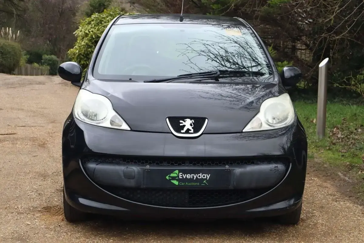 Used Peugeot 107 68 HP (50 kW) 2008 Black Hatchback