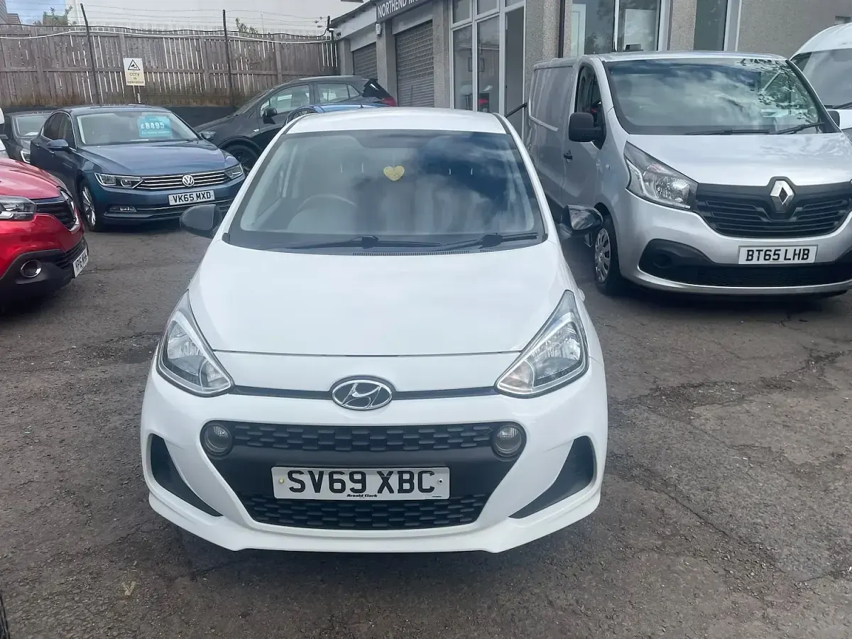 Used Hyundai i10 67 HP (49 kW) 2019 White Hatchback