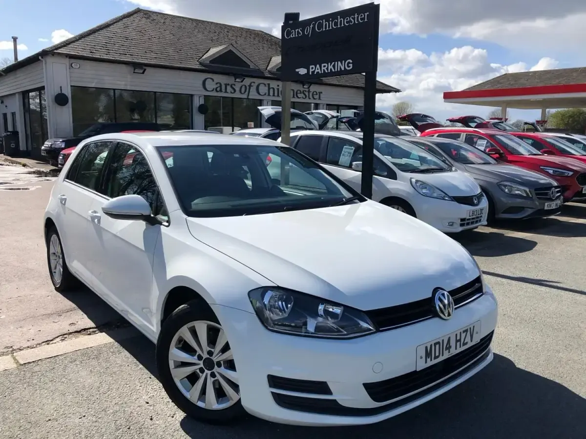 Używany VW Golf VII SE 122 KM (89 kW) 2014 Biały Hatchback