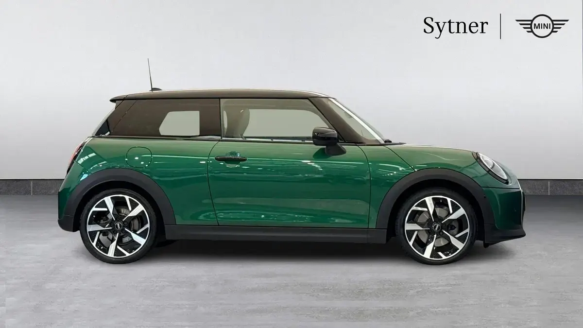Used Mini Cooper Hatch 154 HP (113 kW) 2024 Green Hatchback
