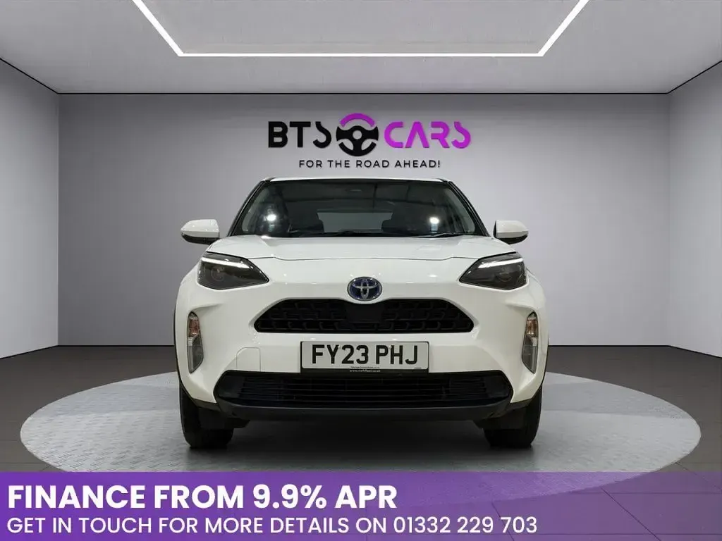 Used Toyota Yaris 116 HP (85 kW) 2023 White Hatchback
