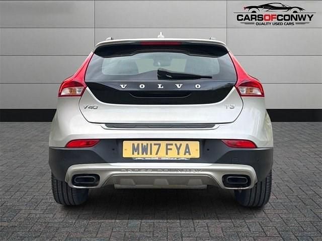 Used Volvo V40 Pro 152 HP (111 kW) 2017 Gold Hatchback