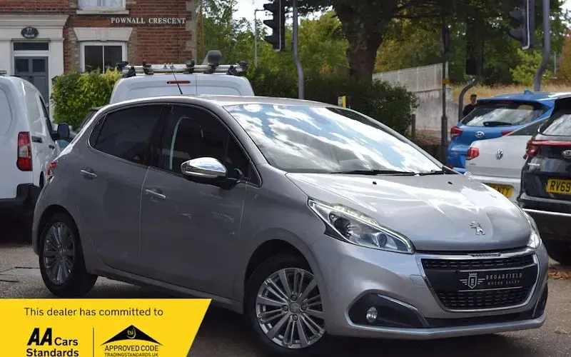 Used Peugeot 208 Allure 82 HP (60 kW) 2017 Hatchback
