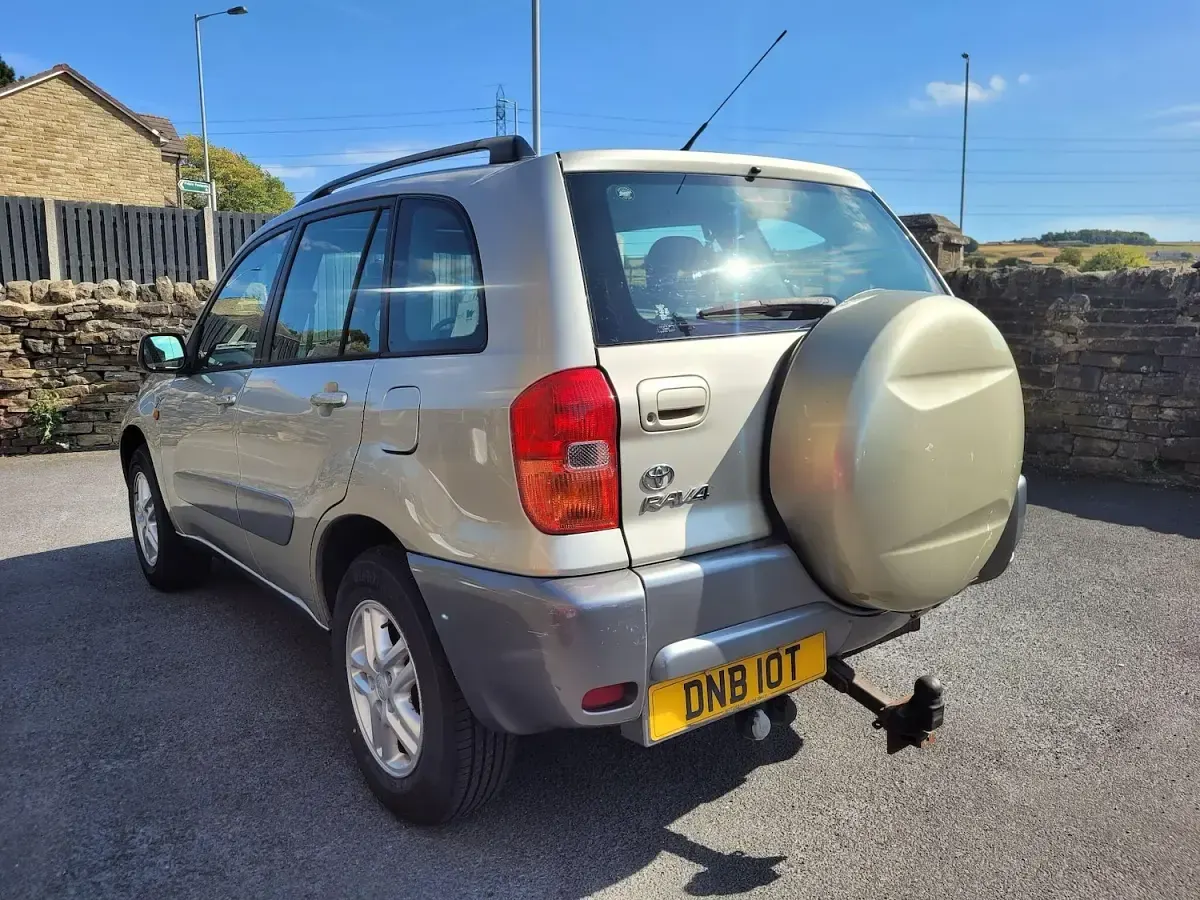 Used Toyota RAV4 147 HP (108 kW) 2003 Beige SUV