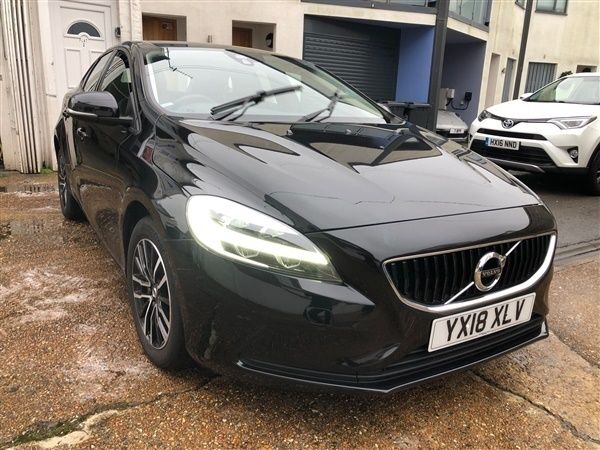 Black Used 2018 Volvo V40 Momentum Estate | £11,995 (Fair price) - Image 1/1