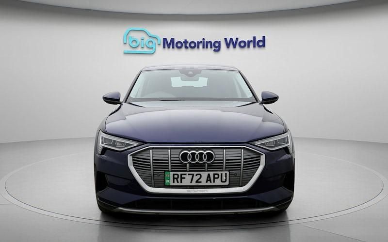 Usado Audi e-tron 230 kW (313 HP) 2022 Azul SUV