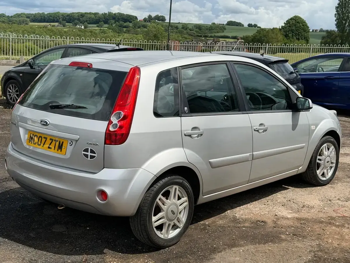 Used Ford Fiesta Ghia 80 HP (58 kW) 2007 Silver Hatchback
