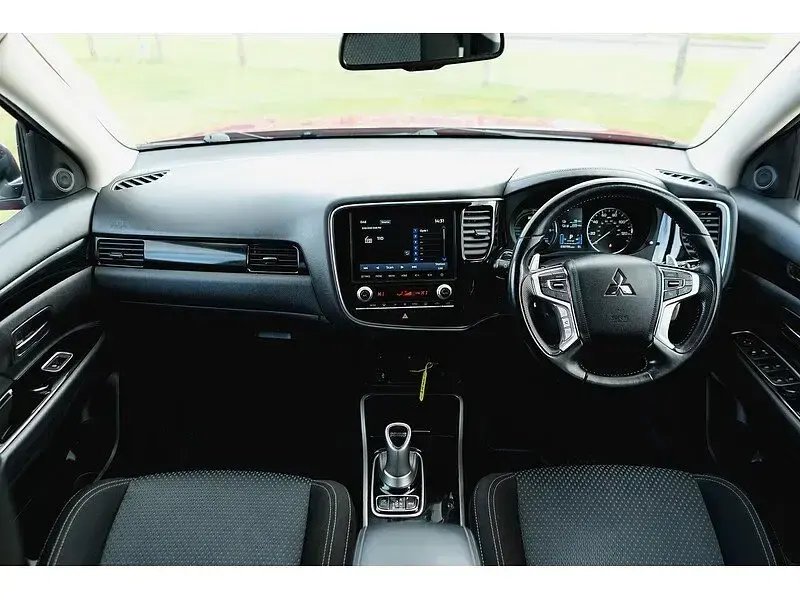Used Mitsubishi Outlander P-HEV 224 HP (164 kW) 2020 Red Estate