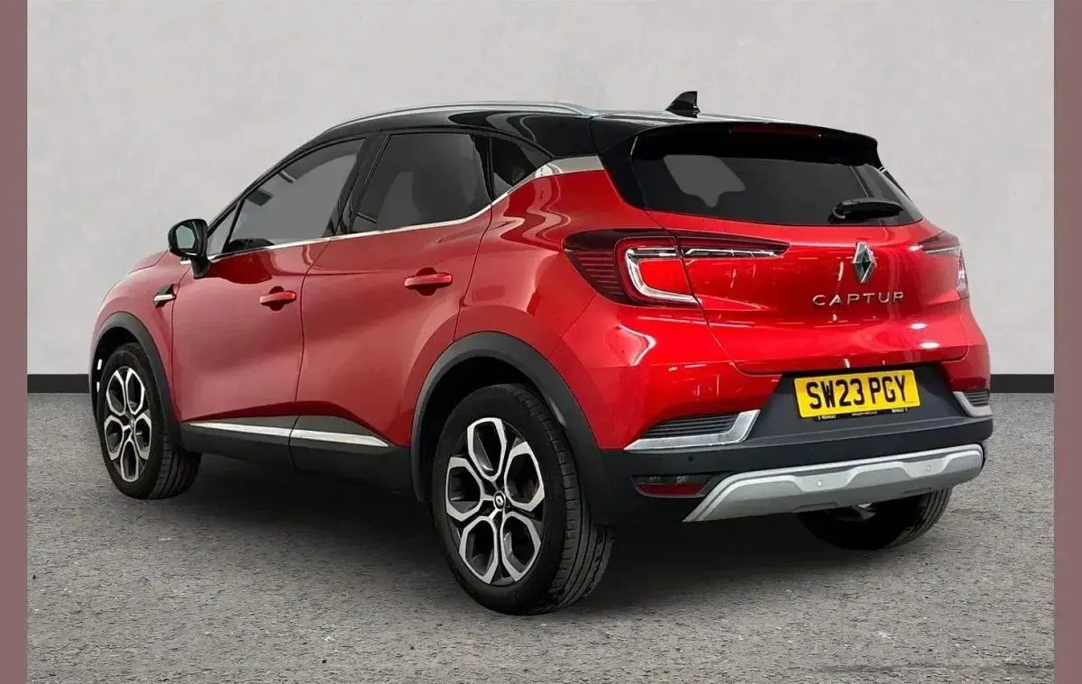 Used Renault Captur Techno 91 HP (66 kW) 2023 Flame red  SUV