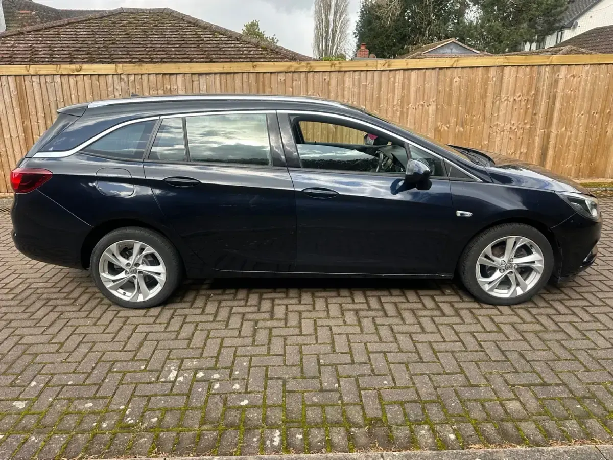 Używany Vauxhall Astra SRi 150 KM (110 kW) 2019 Niebieski Kombi