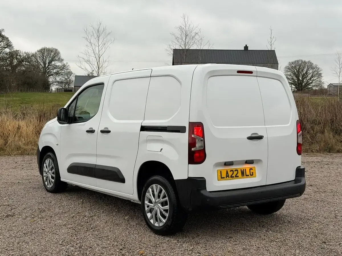 Used Citroën Berlingo 100 HP (73 kW) 2022 White MPV