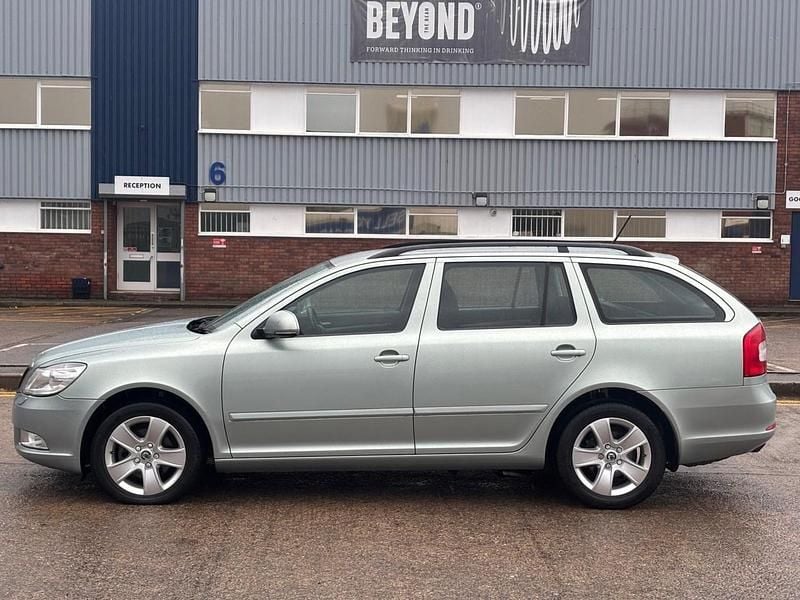 Used Skoda Octavia Elegance 160 HP (117 kW) 2011 Green Estate