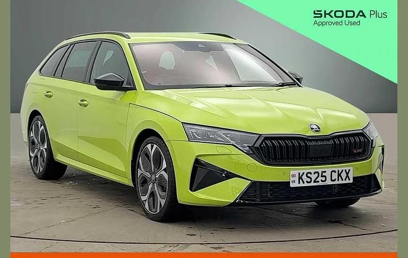 Used Skoda Octavia vRS 265 HP (194 kW) 2025 Hyper green Estate