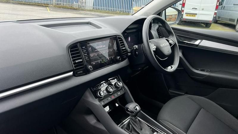 Używany Skoda Karoq SE 150 KM (110 kW) 2025 Biały SUV