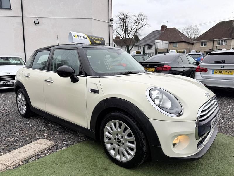 Used Mini Cooper Hatch 2015 White Hatchback