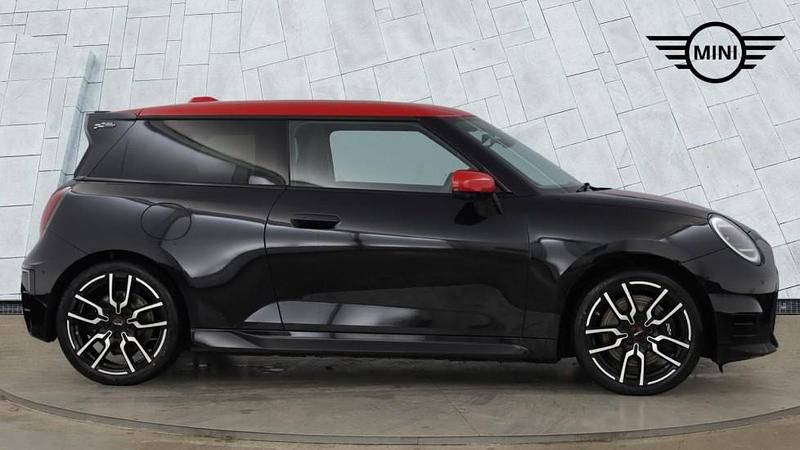 Used Mini Cooper SE Hatch 158 kW (215 HP) 2024 Black Hatchback