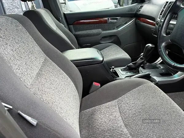 Used Toyota Land Cruiser 173 HP (127 kW) 2007 Black SUV