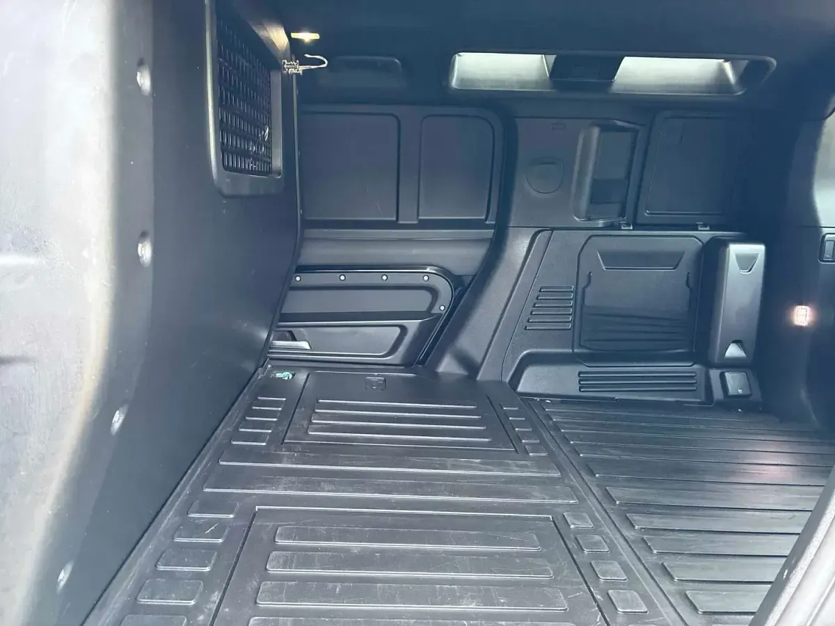 Used Land Rover Defender HSE Dynamic 2023 Black SUV