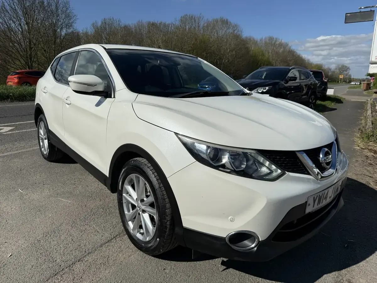 Used Nissan Qashqai Acenta 108 HP (79 kW) 2014 White SUV