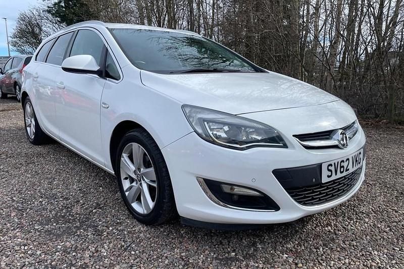 Used Vauxhall Astra SRi 115 HP (84 kW) 2012 White Estate