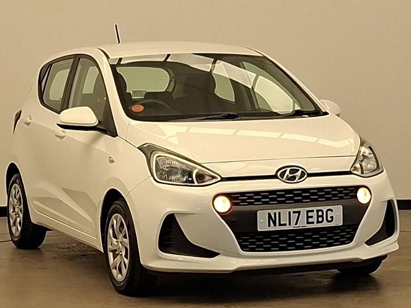 Used Hyundai i10 SE 66 HP (48 kW) 2017 White Hatchback