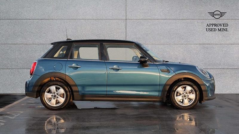 Used Mini Cooper Classic 134 HP (98 kW) 2023 Blue Hatchback