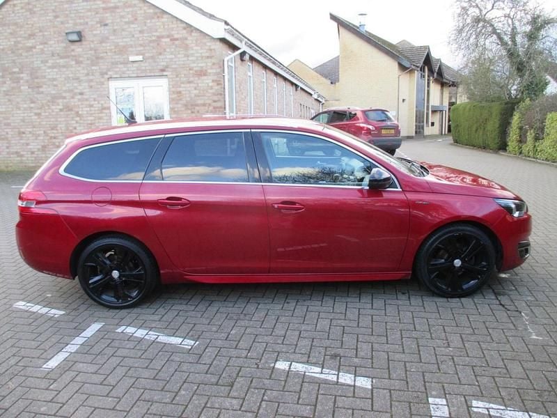 Used Peugeot 308 GT-line 2017 Red Estate