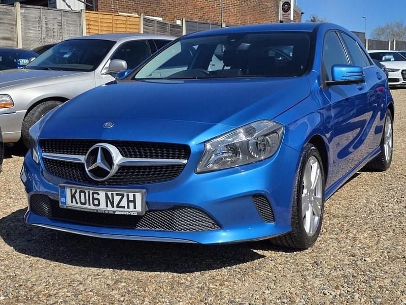 Used Mercedes A180 122 HP (89 kW) 2016 Blue Hatchback