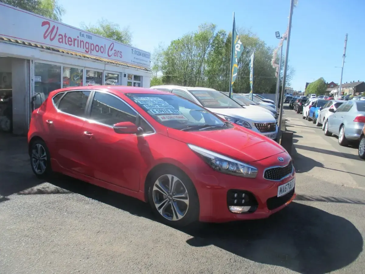 Käytetty Kia Ceed GT-Line 118 HP (86 kW) 2017 Punainen Viistoperä